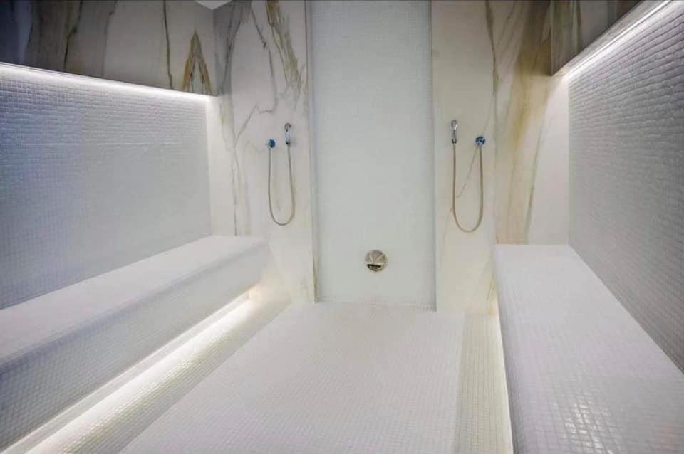 Alesea Ap-Alezzi Beach Resort นาโวดาริ ภายนอก รูปภาพ