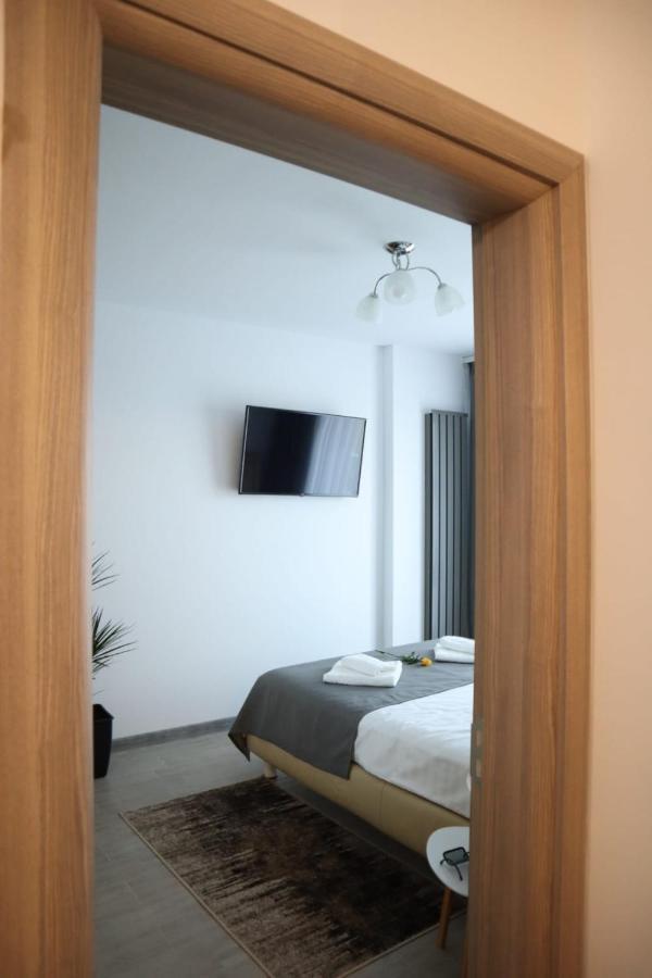 Alesea Ap-Alezzi Beach Resort นาโวดาริ ภายนอก รูปภาพ