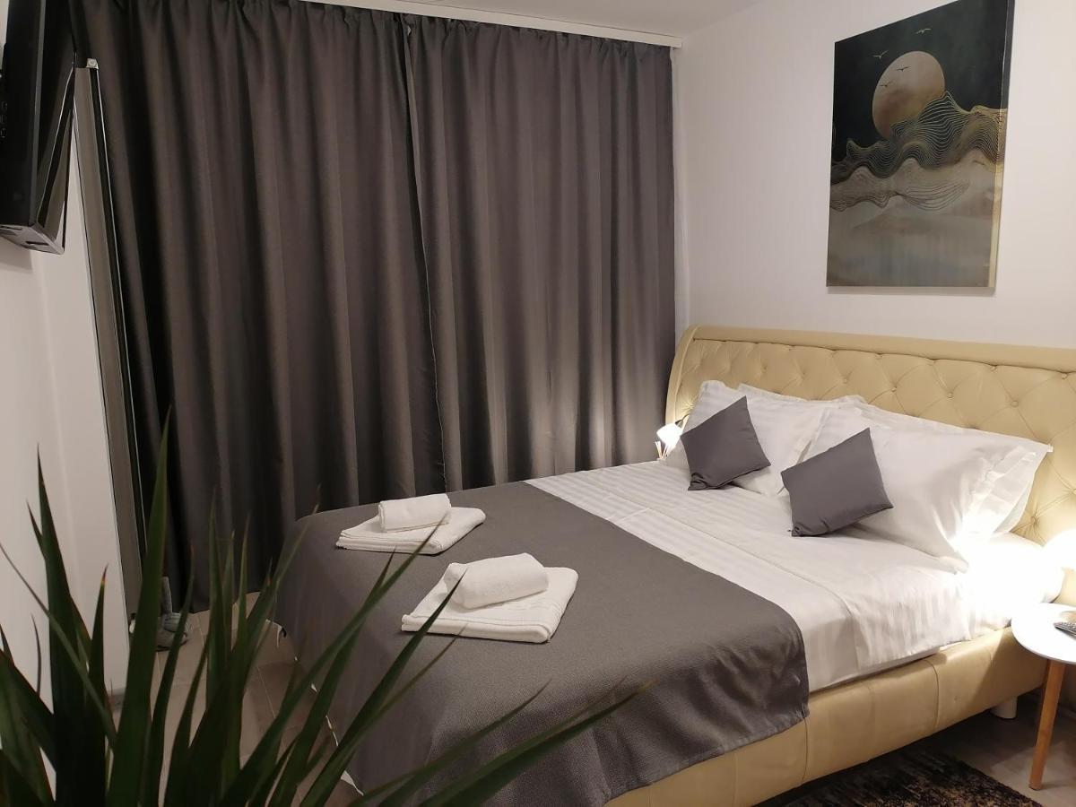 Alesea Ap-Alezzi Beach Resort นาโวดาริ ภายนอก รูปภาพ