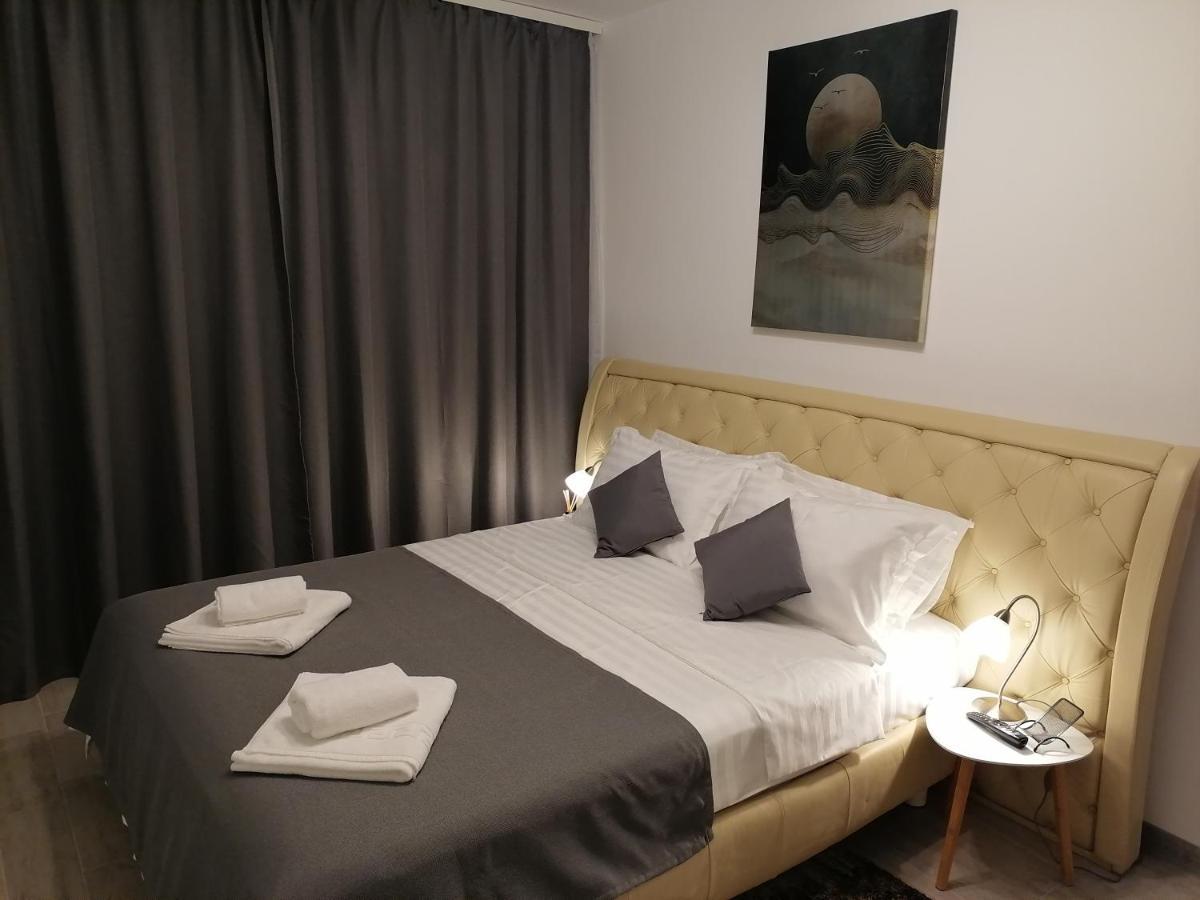 Alesea Ap-Alezzi Beach Resort นาโวดาริ ภายนอก รูปภาพ
